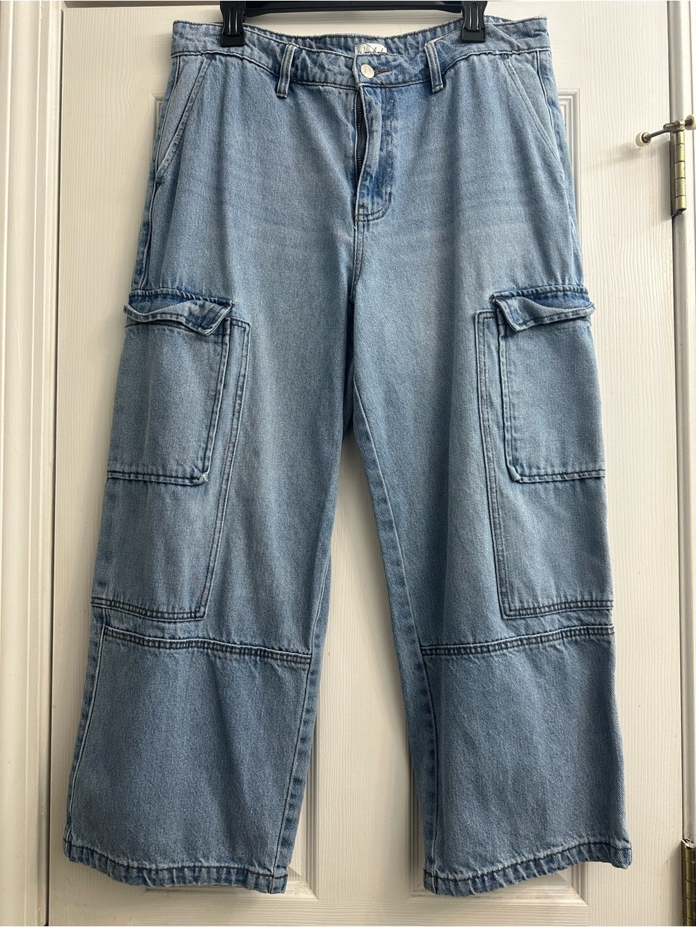Wonderly Light Wash Wide-Leg Cargo Jeans